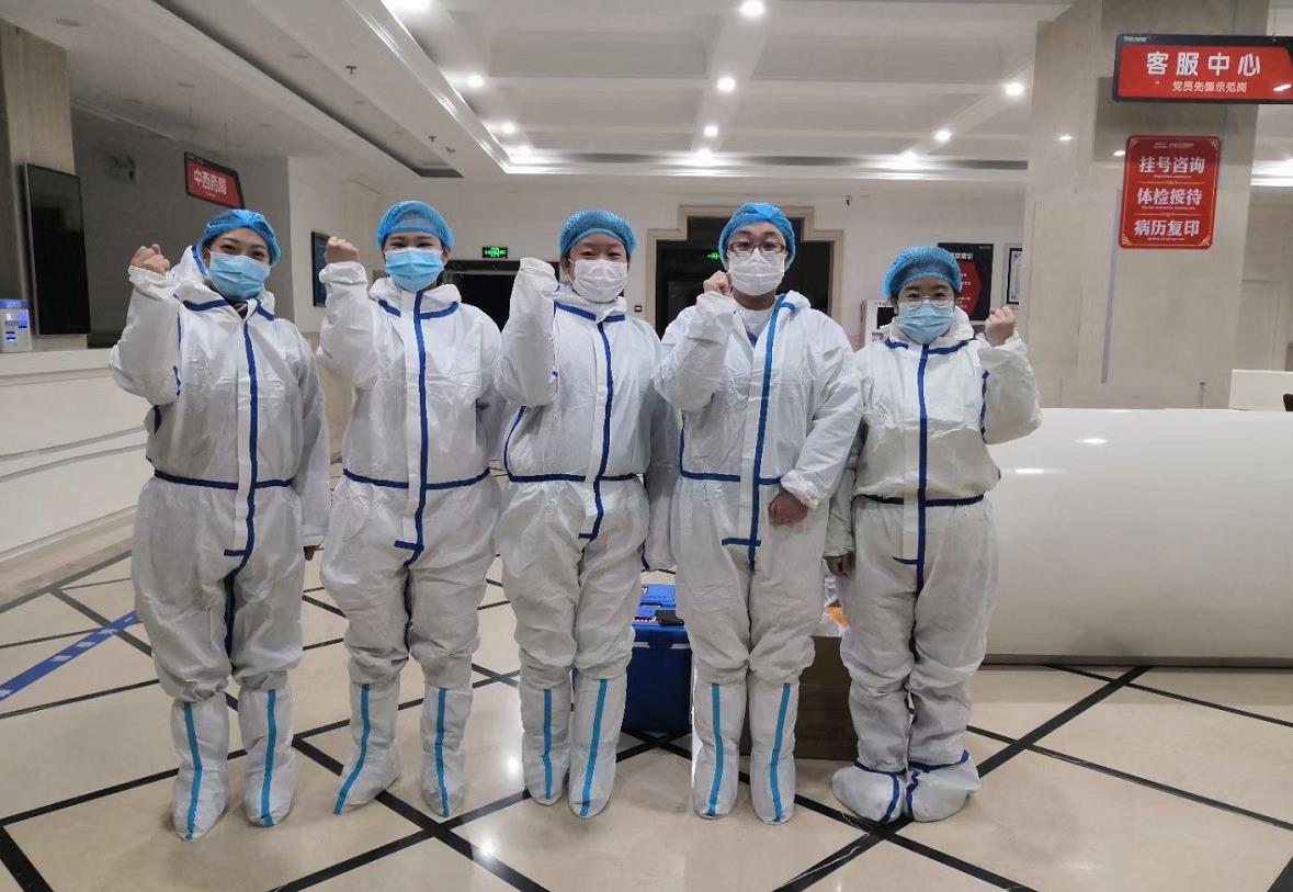 致敬核酸檢測團(tuán)隊(duì)，新年期間堅(jiān)守在抗疫一線